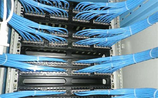 千萬不要因?yàn)榈蛢r(jià)而忽視了網(wǎng)絡(luò)綜合布線的工程質(zhì)量